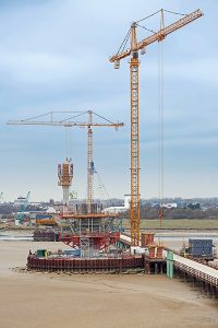 PERI’s planning also took into consideration the cost-effective use of materials: The SB Brace Frames were used for bracket-type pylon extensions as well as the pier heads on the foreland bridges. (Photo: PERI GmbH)