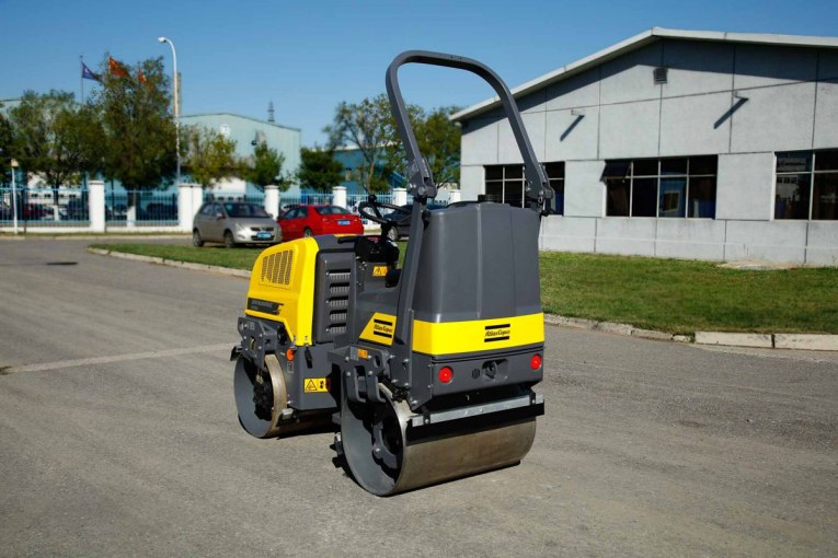 Dynapac’s new tandem asphalt roller CC950D delivers big impact in a small package