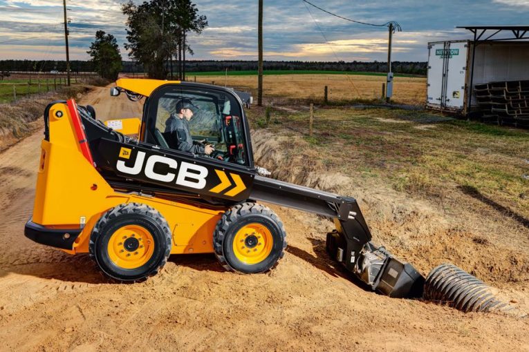 JCB launches Teleskid the first compact skid steer track loader with a telescopic boom