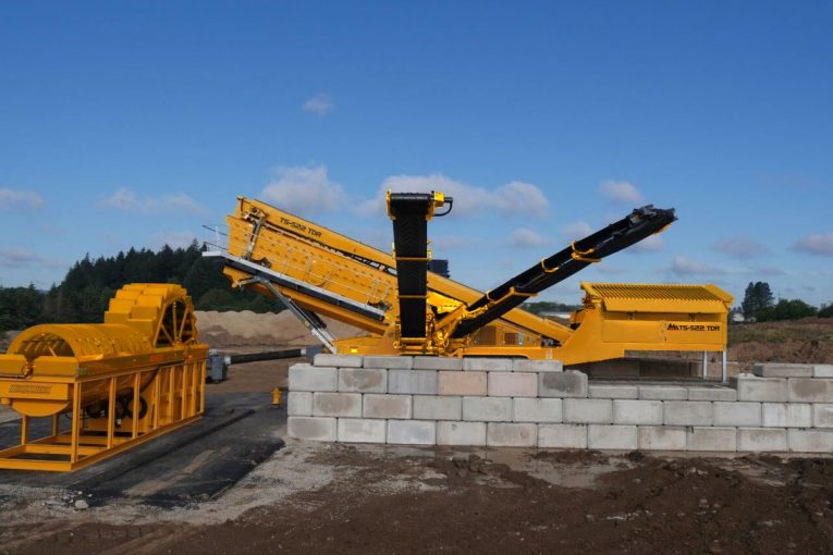 IROCK Crushers redesign their 22' track portable Screening Plant to include a Rinser