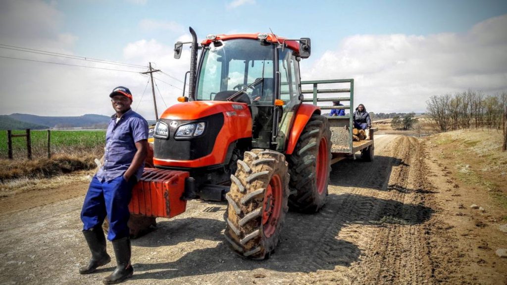 The M9540 comes with an F18R18 transmission, featuring six main gears as well as high, low and creep ranges, to stand up to the toughest working conditions.