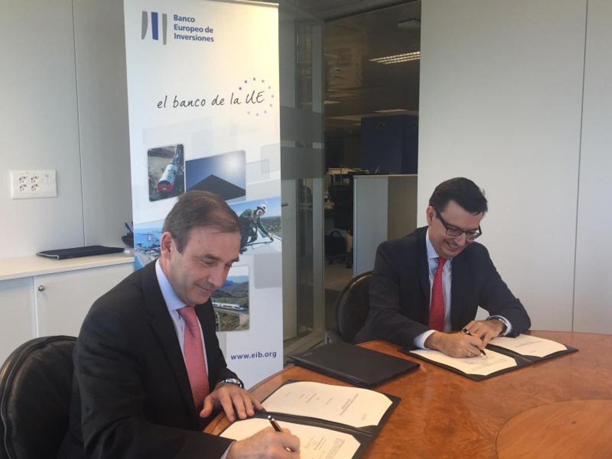 European Investment Bank signs €80m loan to finance research into environmentally friendly refuse lorries