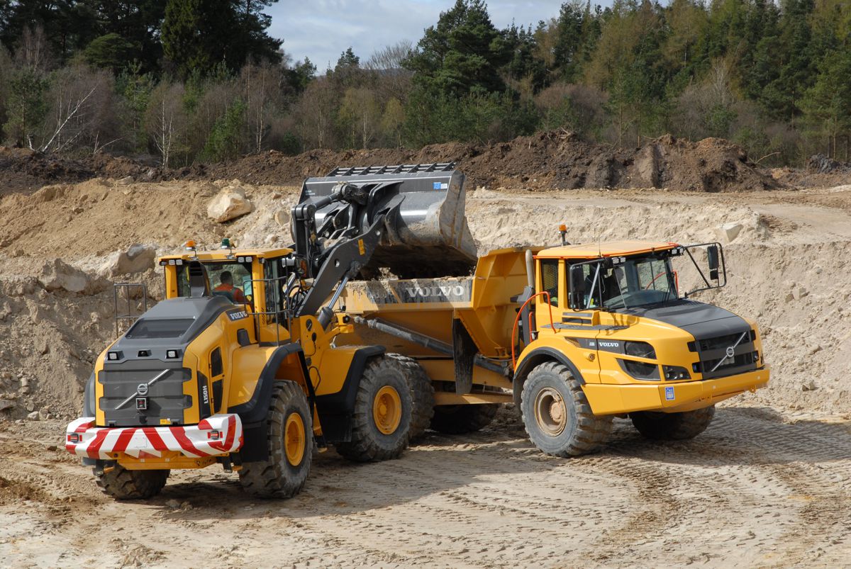 New Volvo loading shovel lands on familiar territory at Scottish Bogside