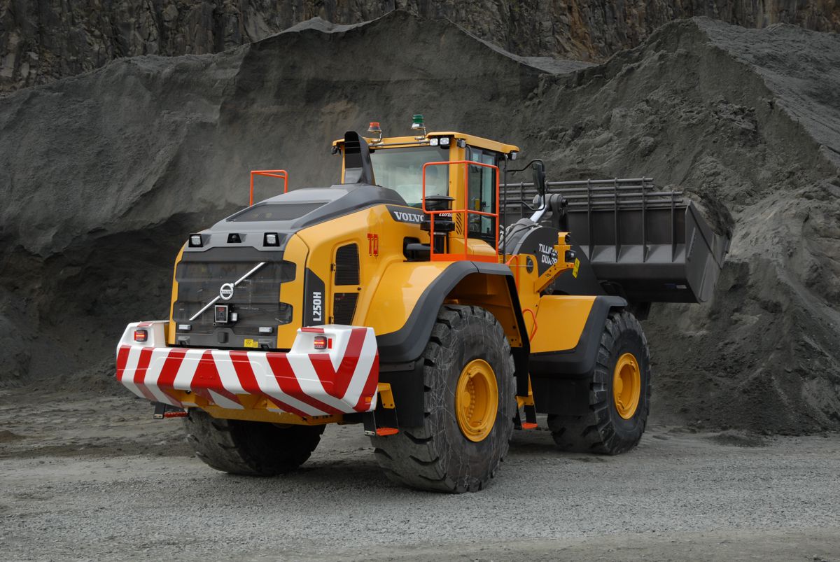 Tillicoultry Quarries in Scotland invests in a big 35 tonne Volvo L250H Loading Shovel