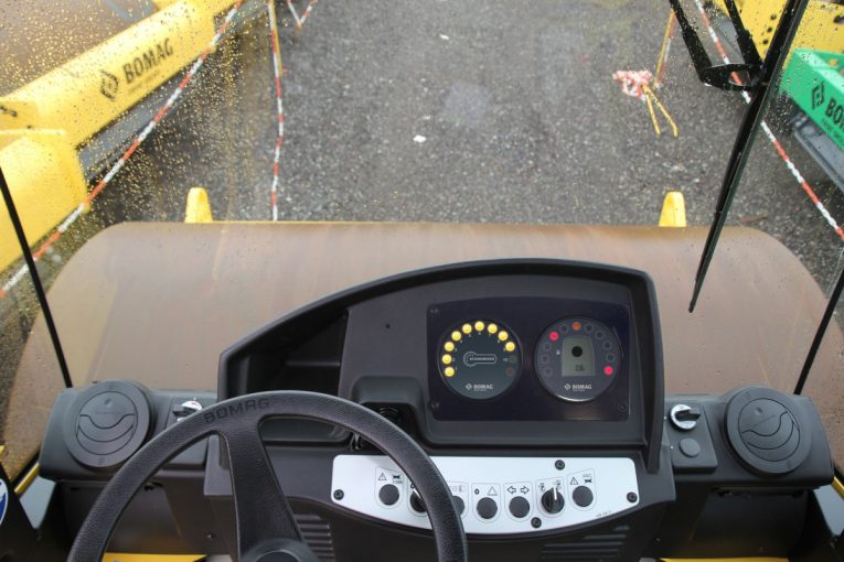 Intelligent soil compaction with Bomag Economizer for single drum rollers