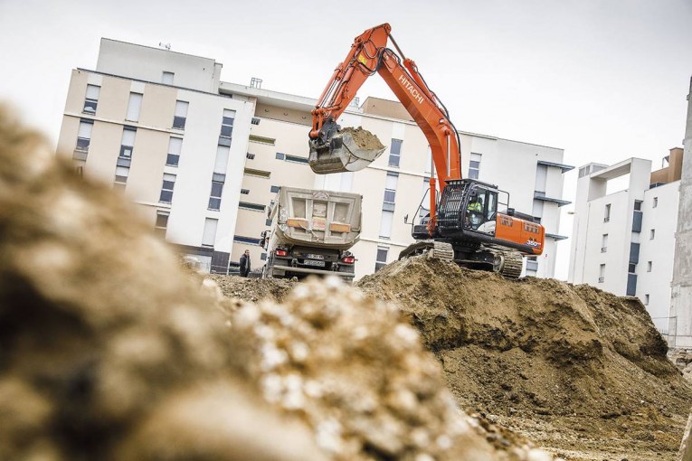 Société Lyonnaise de Travaux Publics operators unanimously choose Hitachi Excavators