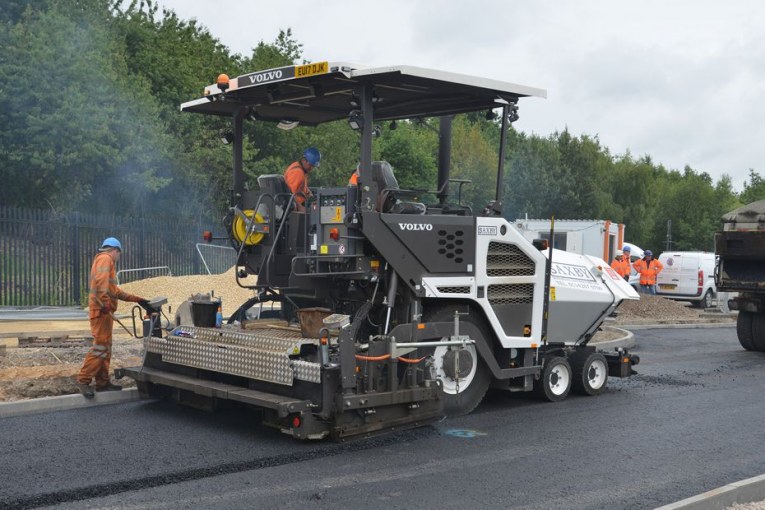 Saxby Surfacing celebrate 30 years in business with purchase of a Volvo P6870C ABG Paver