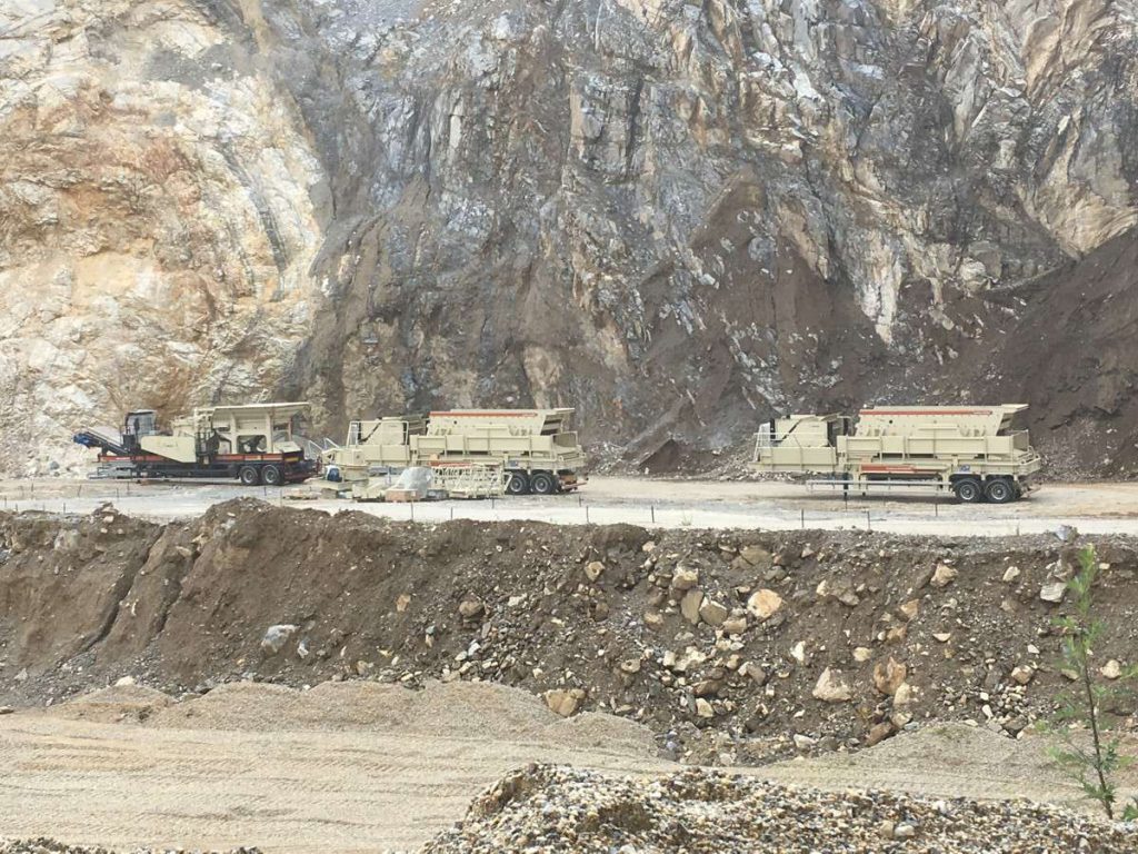 Metso NW1213 portable crusher plant and 2 NW2060CVB portable screening plants awaiting to be deployed in Batocina.