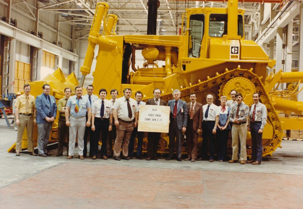 With its cutting-edge elevated sprocket design, the Cat® D10 changed the face of the dozer market.