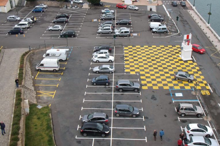 Car park management and visual guidance for drivers improves hospitals