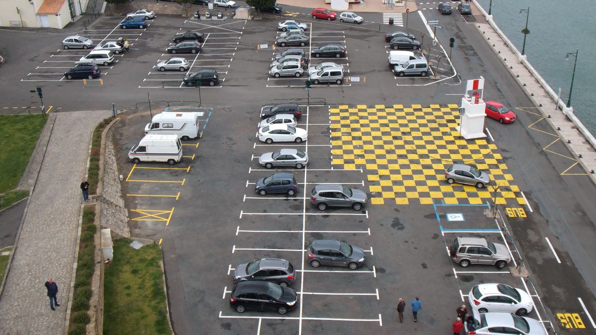 Car park management and visual guidance for drivers improves hospitals