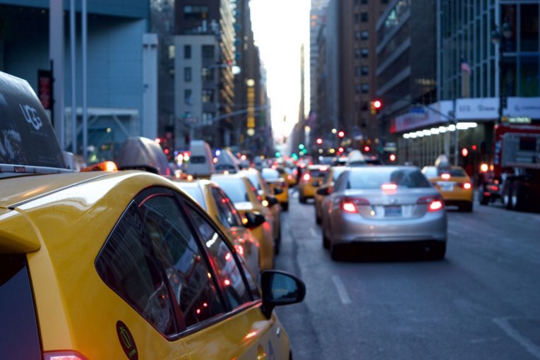 Traffic jams and congestion cost the UK £30 billion a year