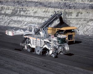The geological conditions at North American Coal’s mine in Mississippi are comparable. A demonstration of the Wirtgen 4200 SM Surface Miner in mining operations convinces New Hope Group to commence trials with the 4200 SM at New Acland Mine.