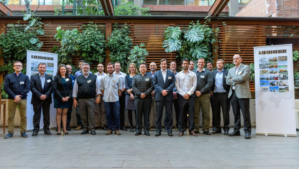 The participants at the Liebherr dealers' conference in Chile – with family shareholder Stéfanie Wohlfarth (centre).