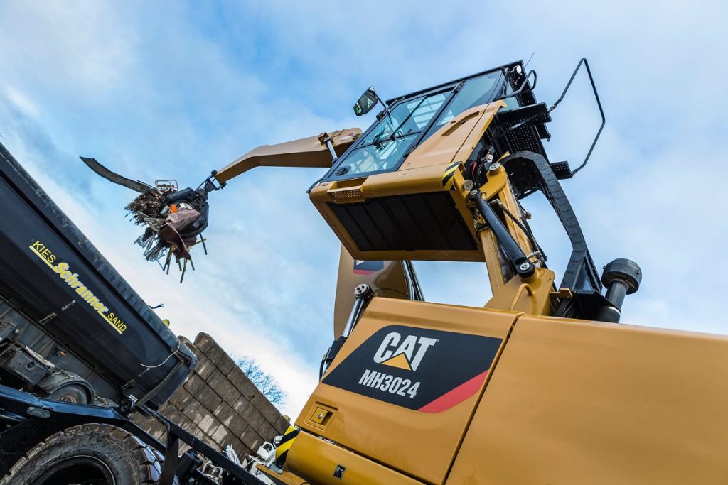 New Cat wheeled Material Handlers get application-specific design