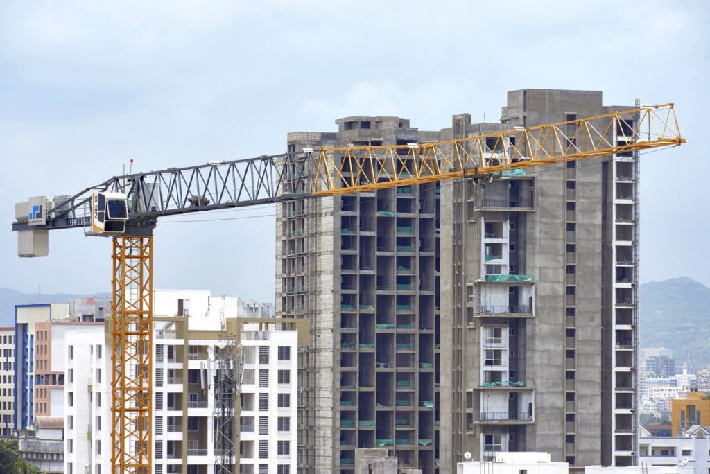 Internal climbers: Two NC-B 6-62 are building the Balewadi Techpark in Pune.