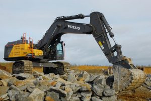Earthline Ltd of Ogbourne St George, near Marlborough, Wiltshire has taken delivery of Volvo’s flagship excavator, the seventy five tonne EC750E together with its first ever Volvo loading shovel in the guise of a 25 tonne L150H.