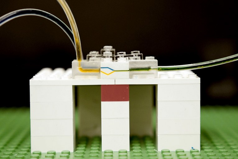 MIT engineers invent microfluidic manufacturing from LEGO bricks