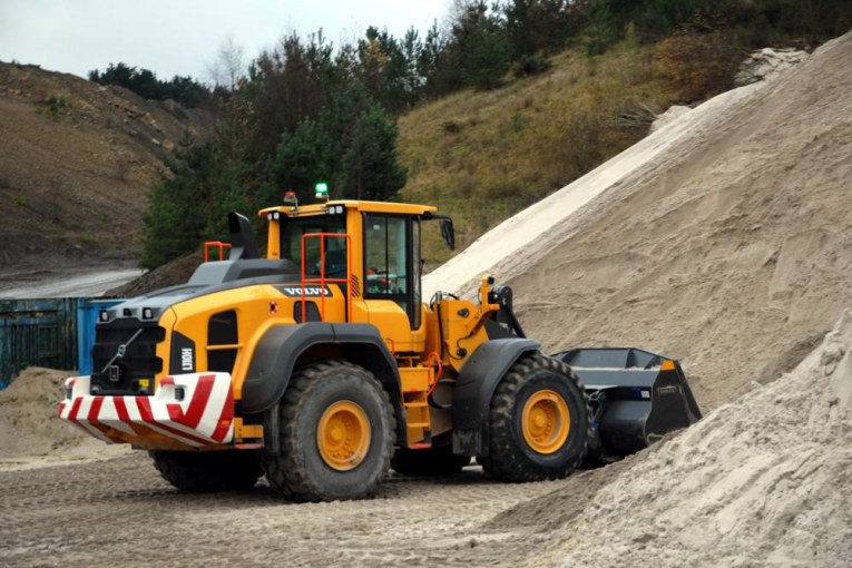 Patersons Quarries takes delivery of first Volvo loading shovel