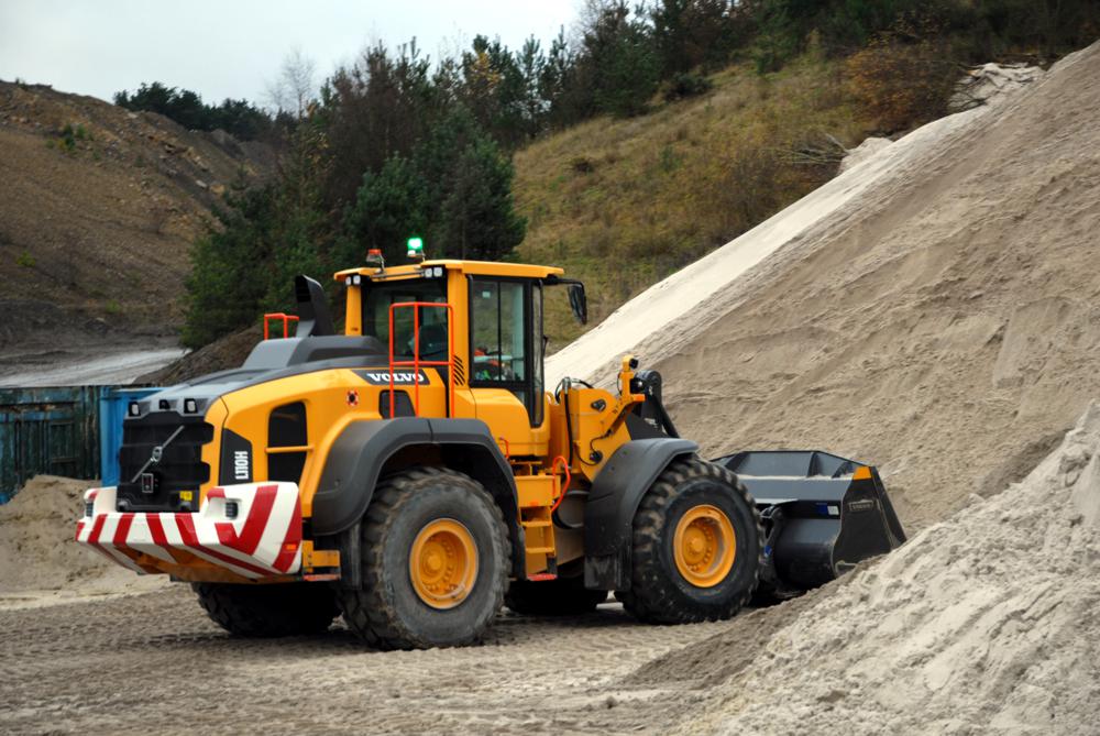 Patersons Quarries takes delivery of first Volvo loading shovel