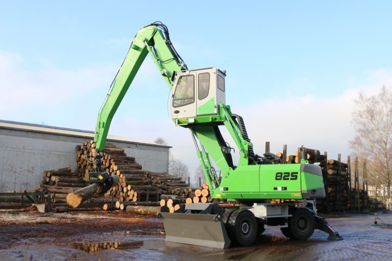 SENNEBOGEN 825 handles long-range timber handling with comfort at Holzwerk Obermeier