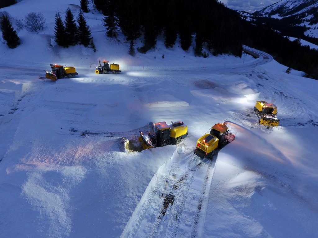 Swiss Army deploys ten Schmidt Supra's to combat snow