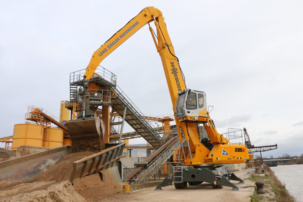 SENNEBOGEN material handler feeds LZR concrete plant in Bavaria