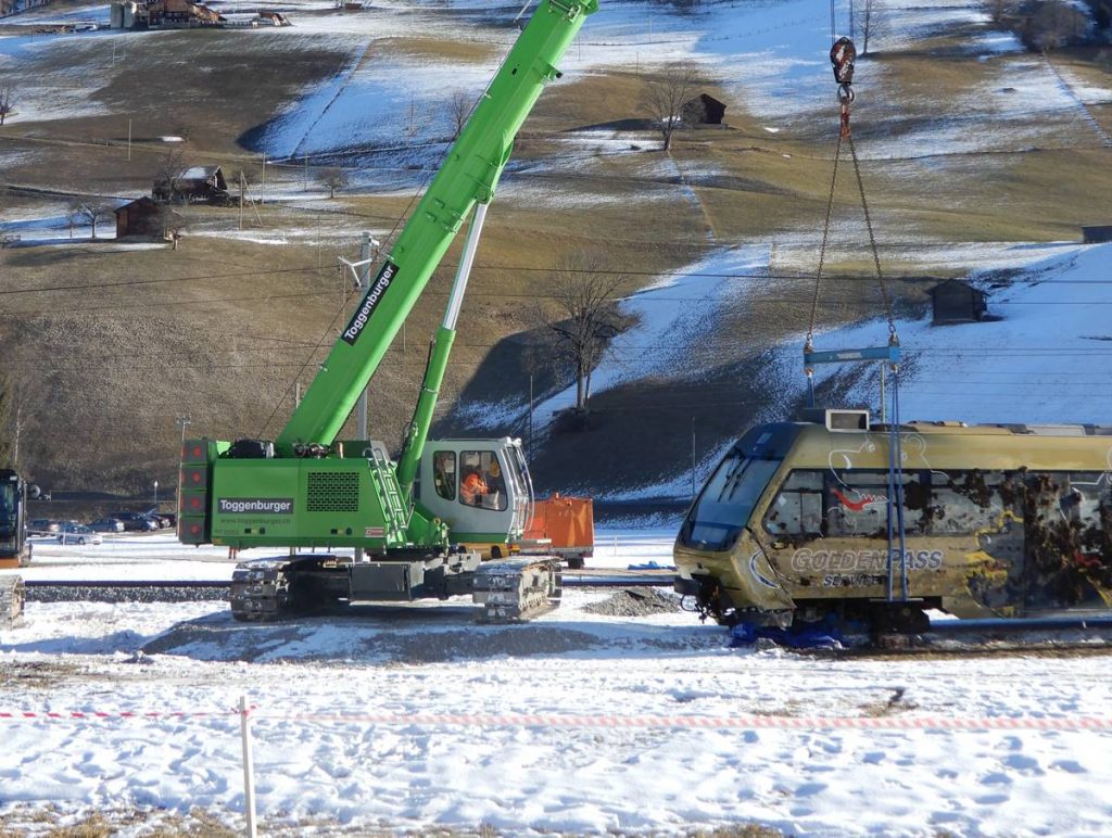 SENNEBOGEN telescopic crane to the rescue of derailed train in Switzerland
