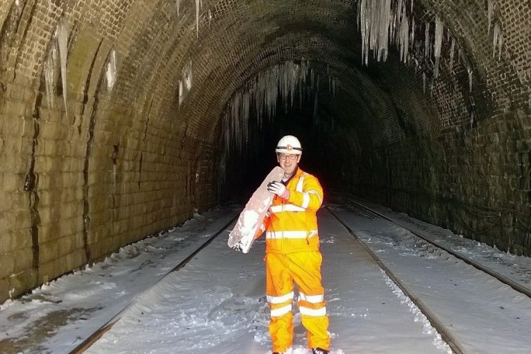 Fifteen-foot icicles block UK Railway Line