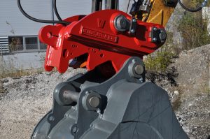 KINSHOFER’s X-LOCK Coupler provides fast and safe attachment exchanges