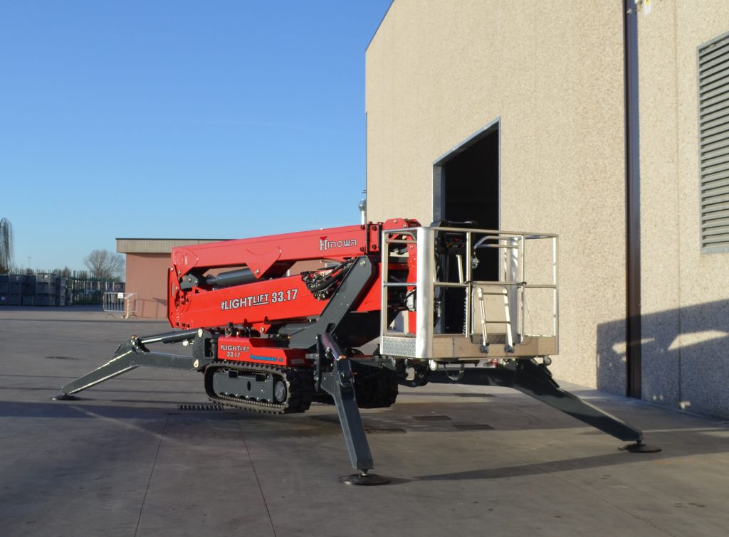At Hinowa, everything is ready for the long-waited Parisian date with the 2018 edition of Intermat, from 23th to 28th April. The Italian company, which builds tracked aerial platforms, minidumpers, pallet jacks and undercarriages, will arrive in France to show to guests a well-stocked selection of its equipment,