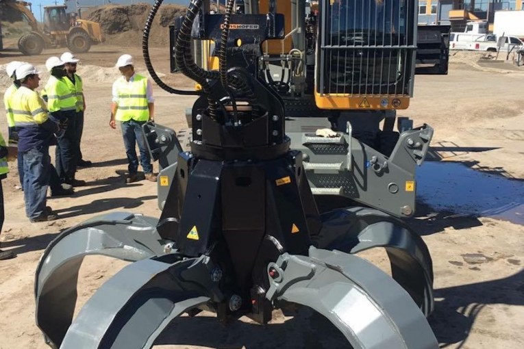 KINSHOFER P-Series Orange Peel Grapples handle heavier loads and increase efficiency