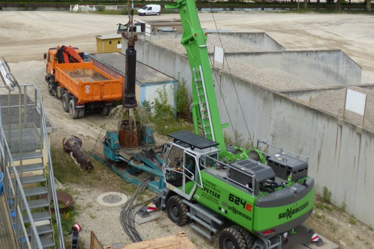New SENNEBOGEN 624 E taxi duty cycle crane proves its worth in France