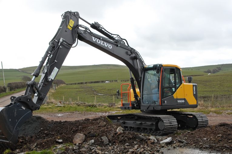 Volvo EC140E Excavator gets stuck in down on the farm