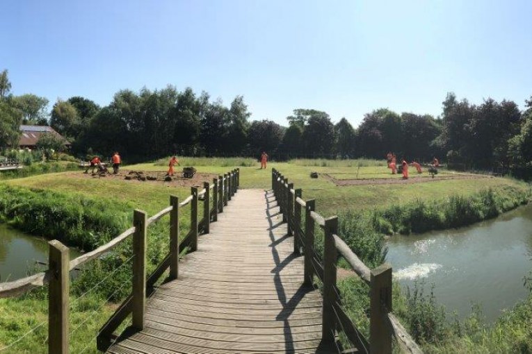 Green fingered railway volunteers support Wolverhampton community project