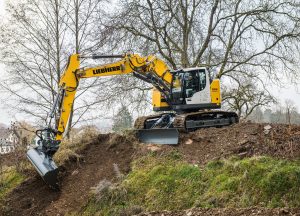 The 7" touch screen colour display in the Liebherr R 926 Compact’s comfortable and spacious cab gives the operator optimal setting, monitoring and control options.