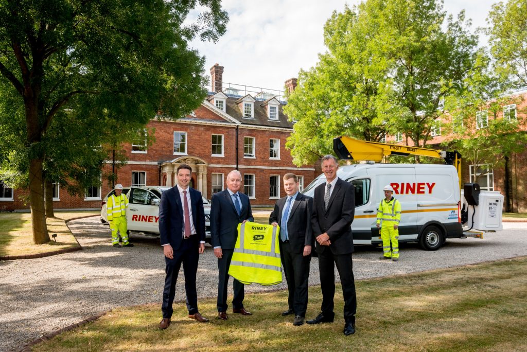 left to right, John Davis, JB Riney’s Managing Director and Councillor William Huntington-Thresher, Bromley’s Executive Councillor for Environment.
