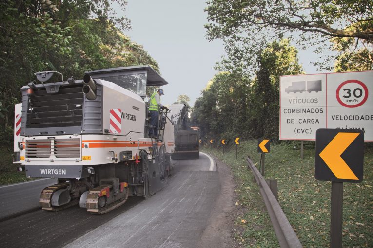 Wirtgen W200 rehabilitates Brazil's congested road network