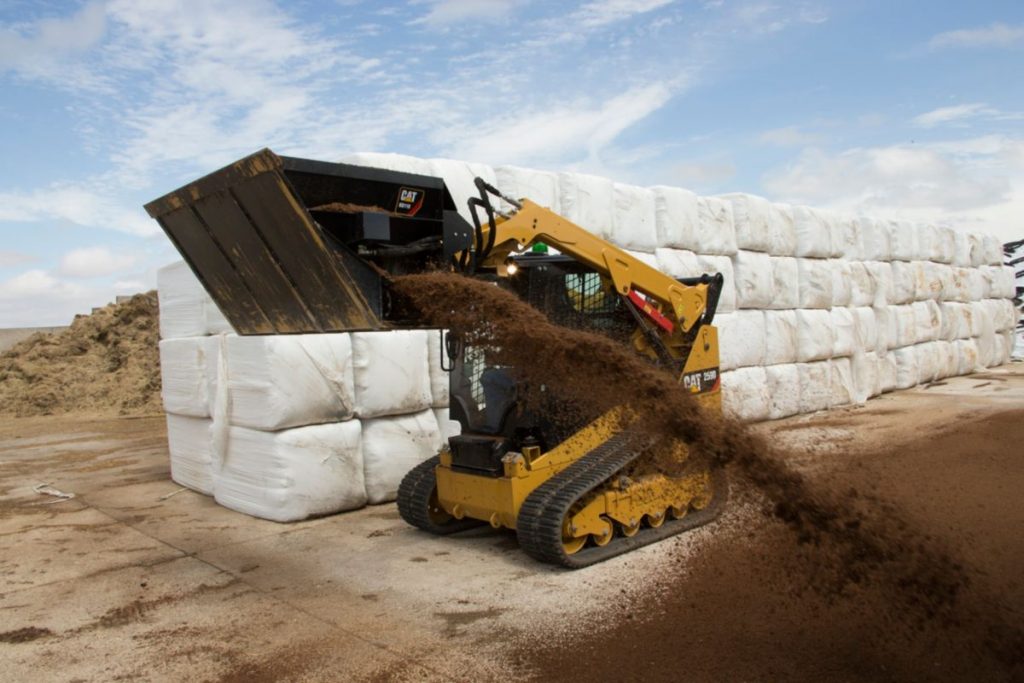 Cat heavy-duty side discharge buckets deliver controlled flow of loose materials
