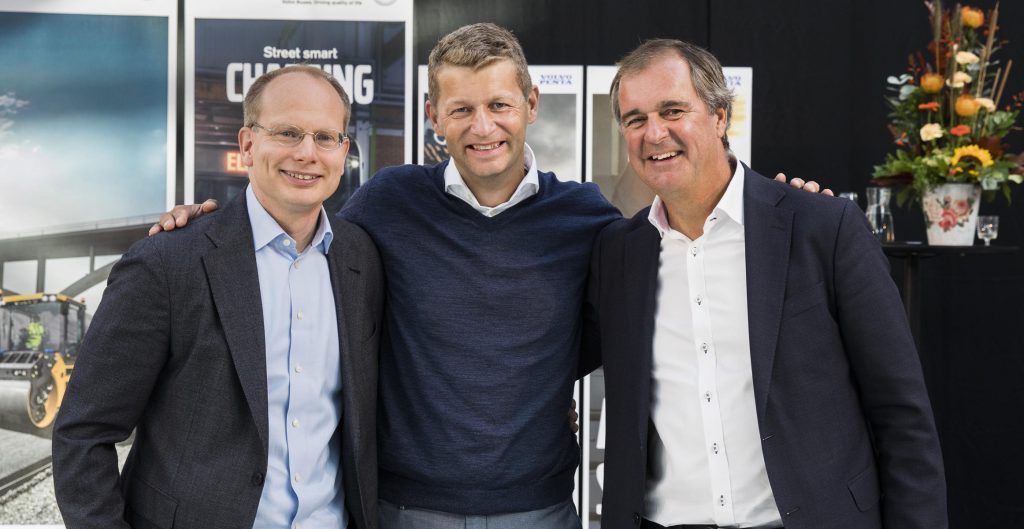 Håkan Agnevall, President of Volvo Buses, Melker Jernberg, President of Volvo CE, and Björn Ingemanson, President of Volvo Penta, at the inauguration ceremony.