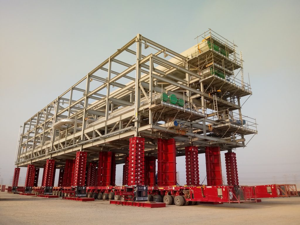 ALE’s Mega Jack 300 jacking-up a 615t pipe rack module 5.9m using 15 bases with SPMTs underneath.