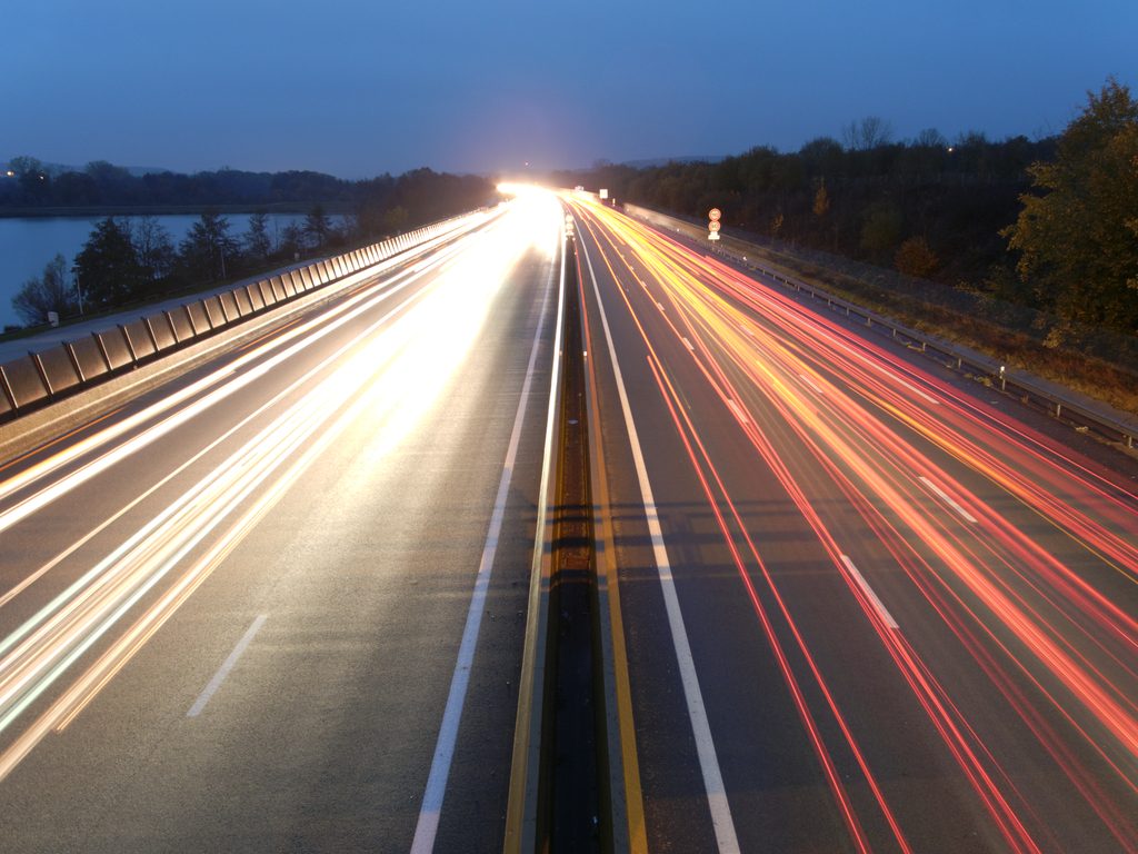 Automobile light trails - Thomas Bresson