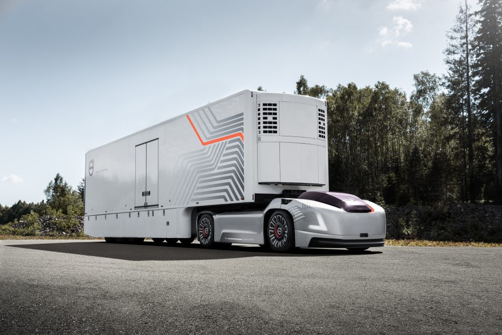 Volvo Trucks is developing a new type of transport solution for repetitive transports involving high precision between fixed hubs, as a complement to today’s solution.