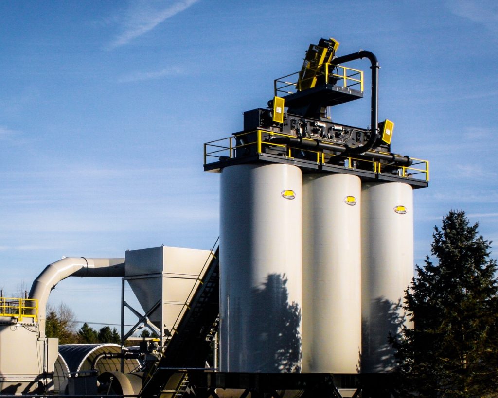 Asphalt Drum Mixers offers Crane-Set and Self-Erect Asphalt Storage Silos