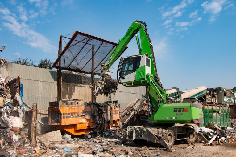 Clearaway expands with SENNEBOGEN 821 E in waste recycling