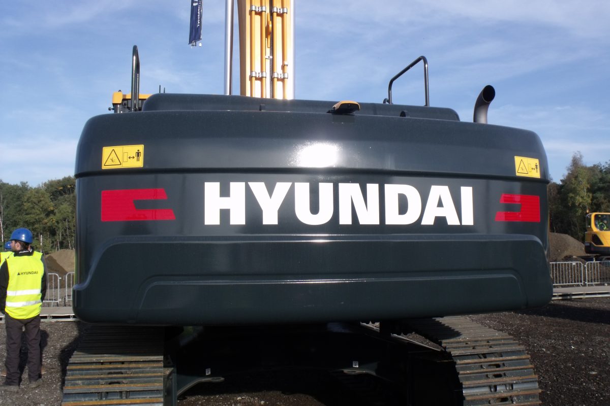 Scotland's Agritrac Exports joins the Hyundai construction equipment dealer network