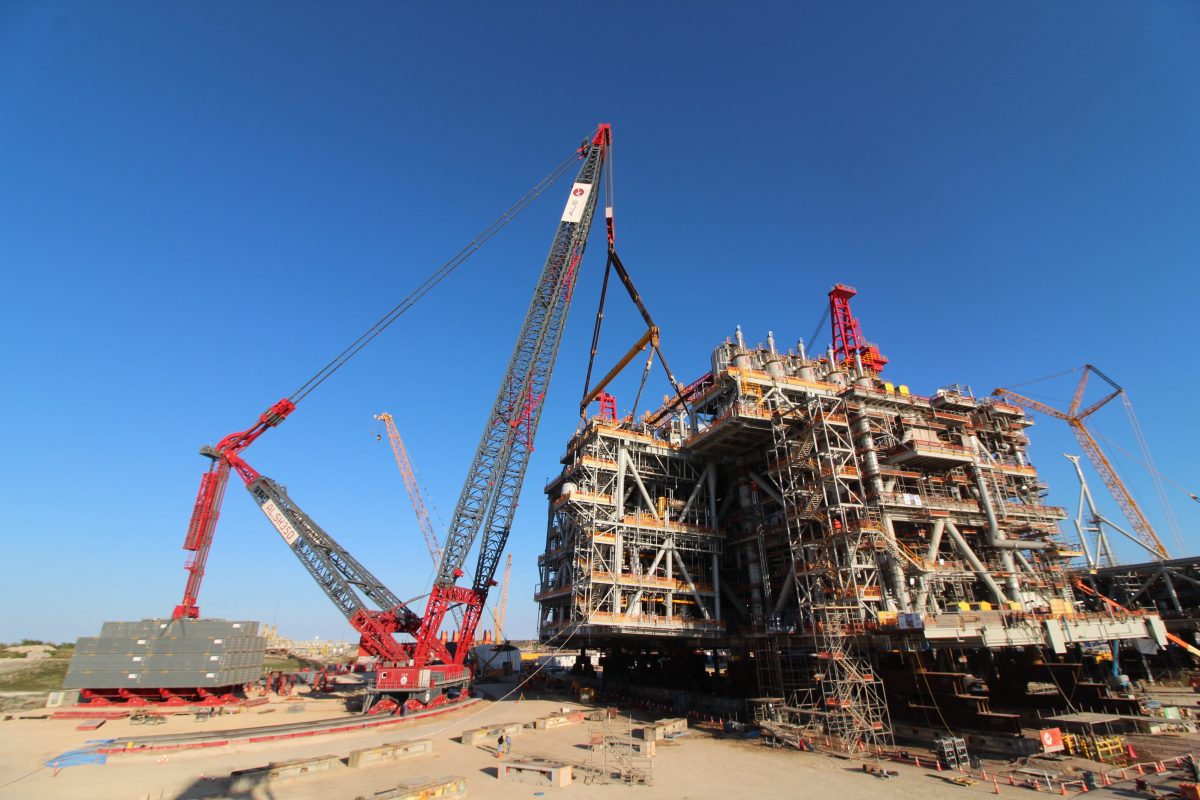 ALE heavylift crane lifts a staggering 2,884.4 metric tonnes in Texas