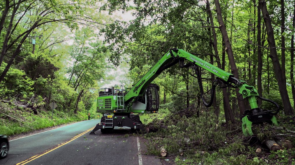 SENNEBOGEN 718 E makes urban Tree Surgery impressively efficient
