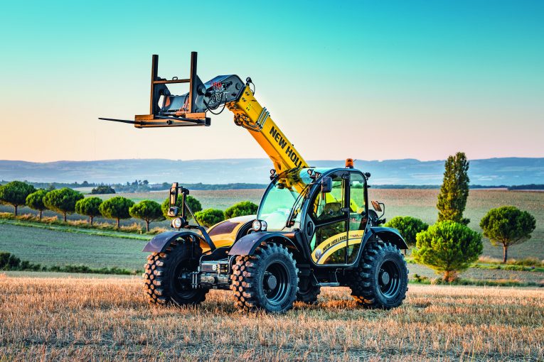 New Holland shows off updated telehandlers and new implement range at FTMTA 2019