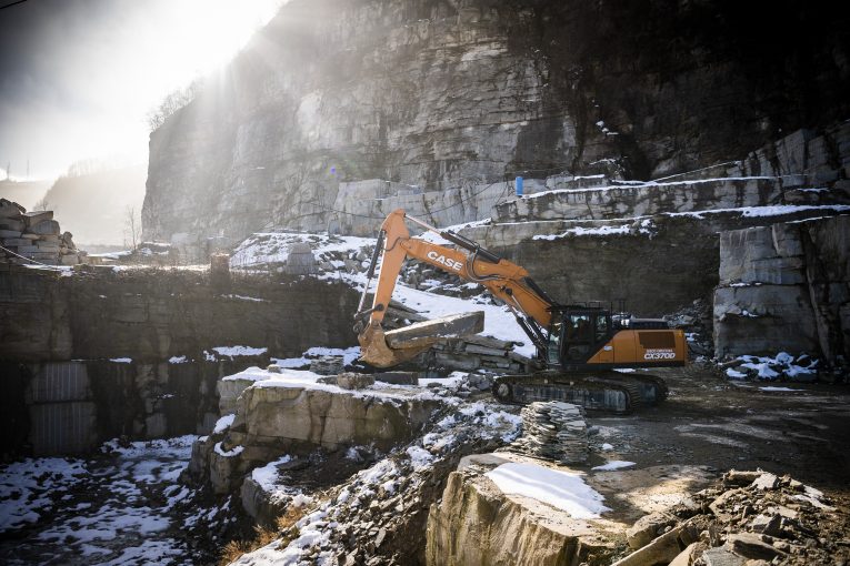 Two-piece boom CASE CX370D faces the task of quarrying Luserna Stone in Northern Italy
